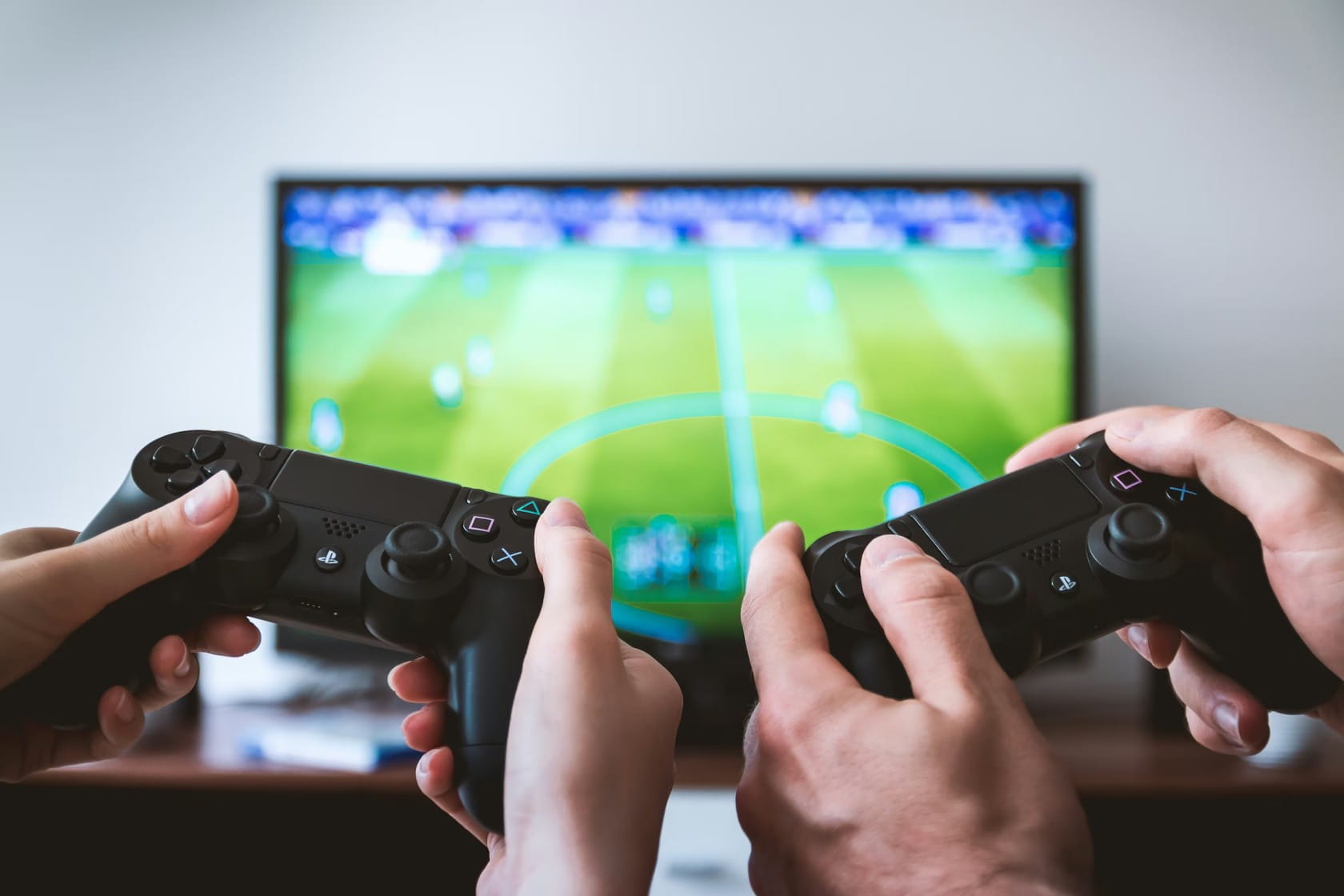 Gaming controller and screen